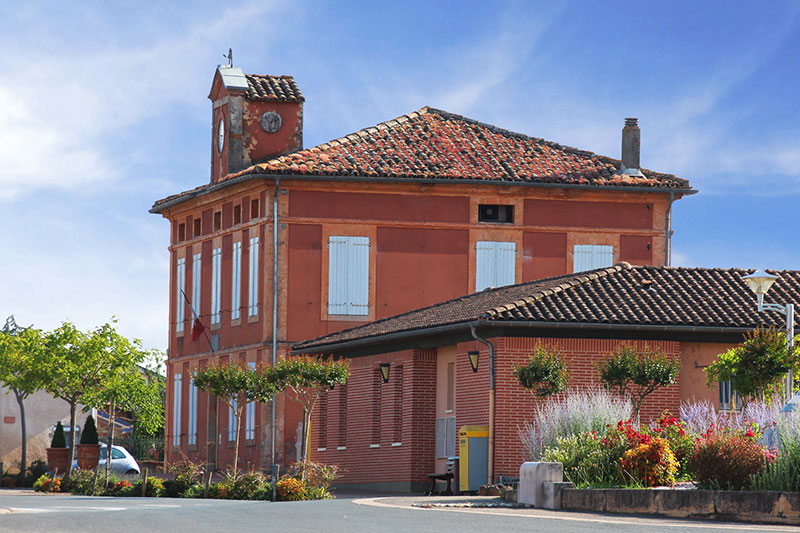 La maire et l'école de Montans