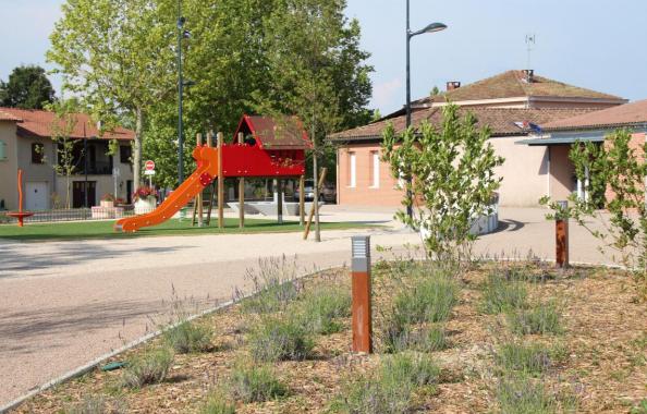 Aire de jeux face à l'école